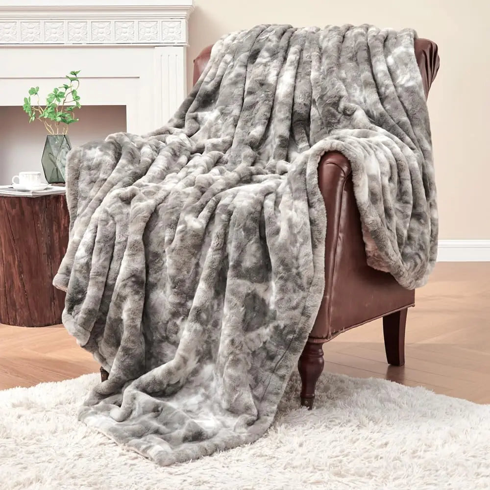 Oversized Faux Fur Throw Blanket,